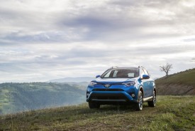 2015_nyias_2016_toyota_rav4_hybrid_001