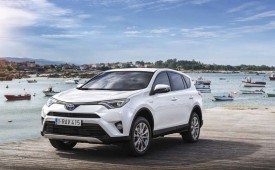 RAV4_Hybrid_31_Sept2015