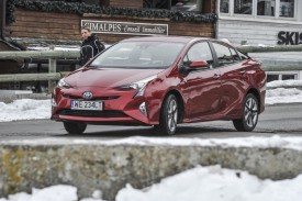 toyota_prius_hybrid_red_0101