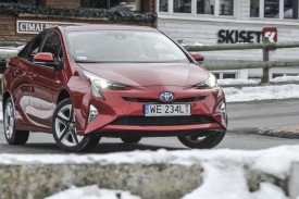 toyota_prius_hybrid_red_0103