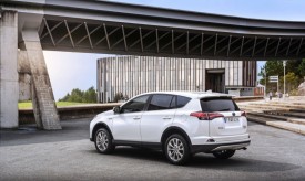 large_rav4_hybrid_36_sept2015