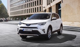 large_rav4_hybrid_42_sept2015