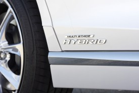 Hybryda z silnikiem twin turbo dla Lexusa LS