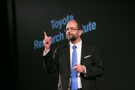 Toyota: potrzebna edukacja na temat systemów bezpieczeństwa czynnego 
