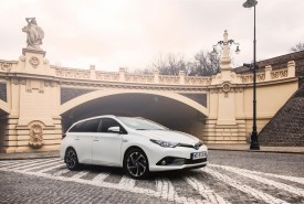 Toyota Auris liderem sprzedaży hybryd w Polsce