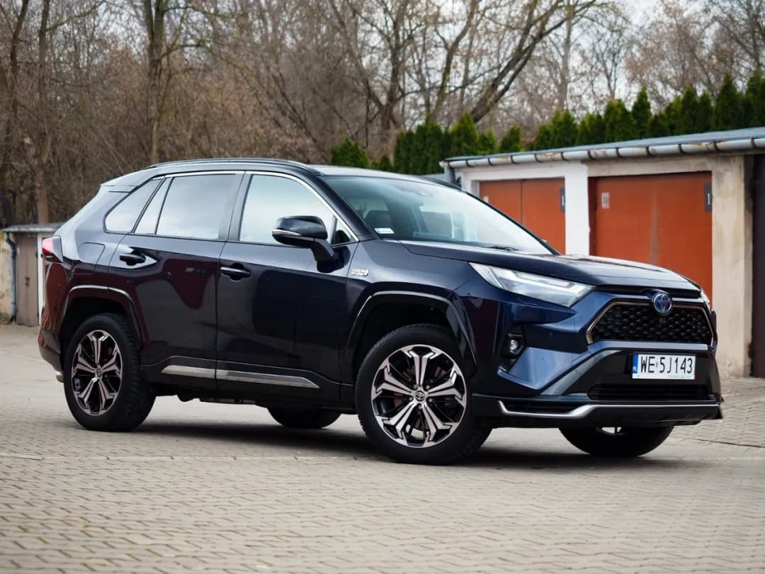 Ile naprawdę pali Toyota RAV4 Hybrid? Sprawdź realne zużycie paliwa
