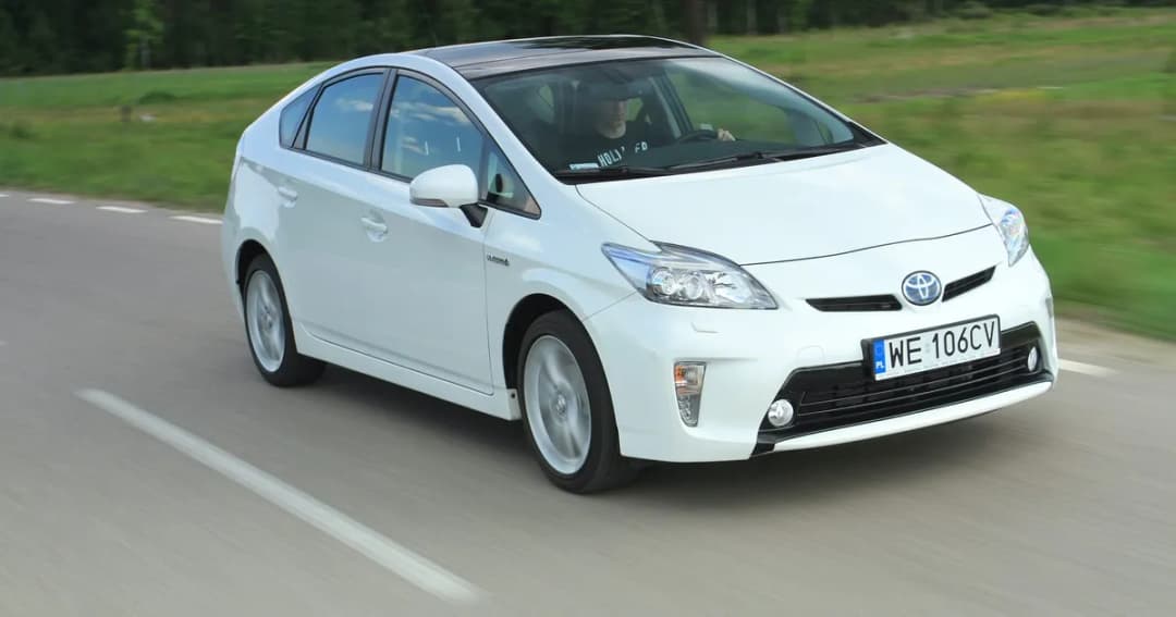 Toyota Prius czy warto? Odkryj zalety i wady przed zakupem