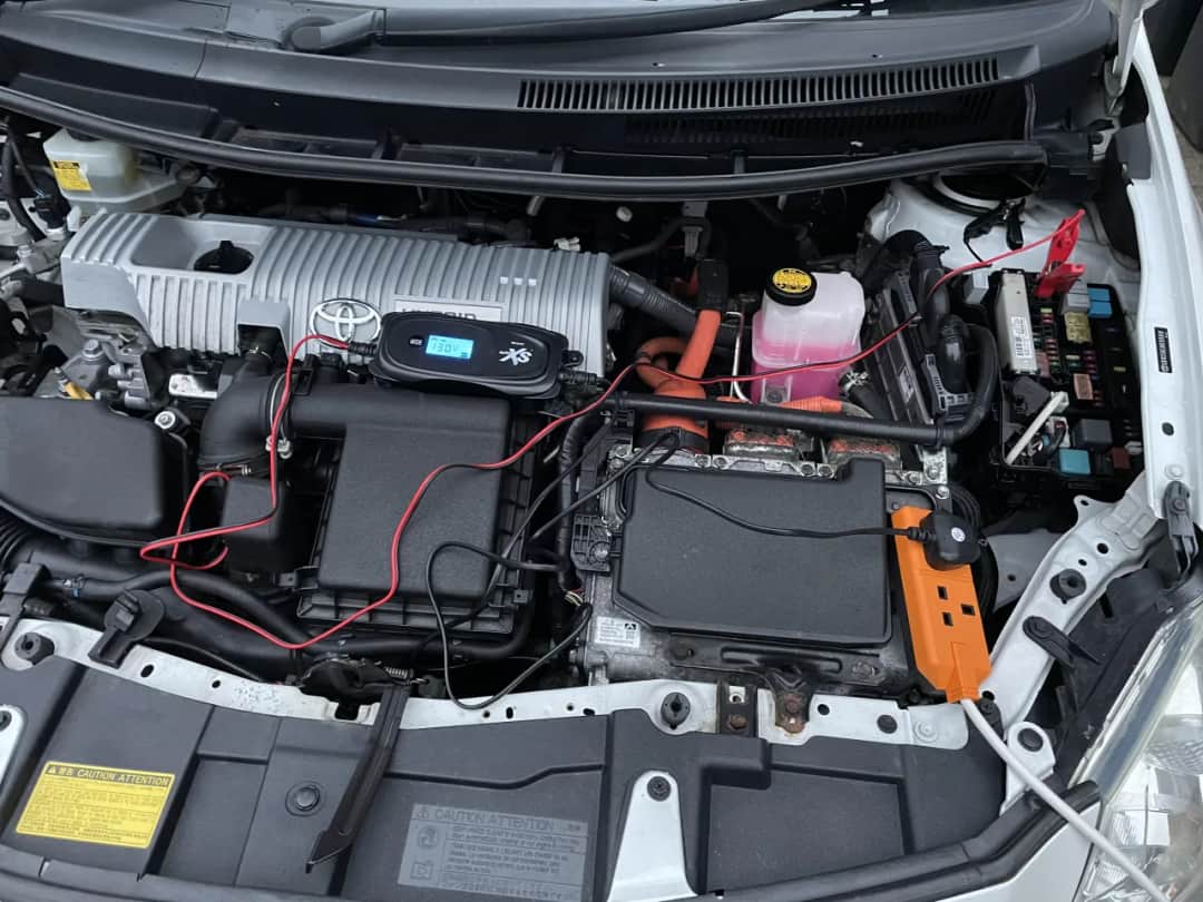 Gdzie jest akumulator 12V w Toyota Auris Hybrid? Oto co musisz wiedzieć