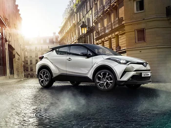 Ile przejedzie hybryda Toyoty? Zaskakujące zasięgi w trybie elektrycznym