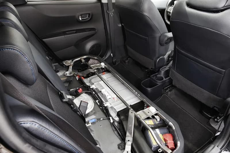 Gdzie jest akumulator w Toyota Yaris Hybrid? Oto zaskakujące miejsce