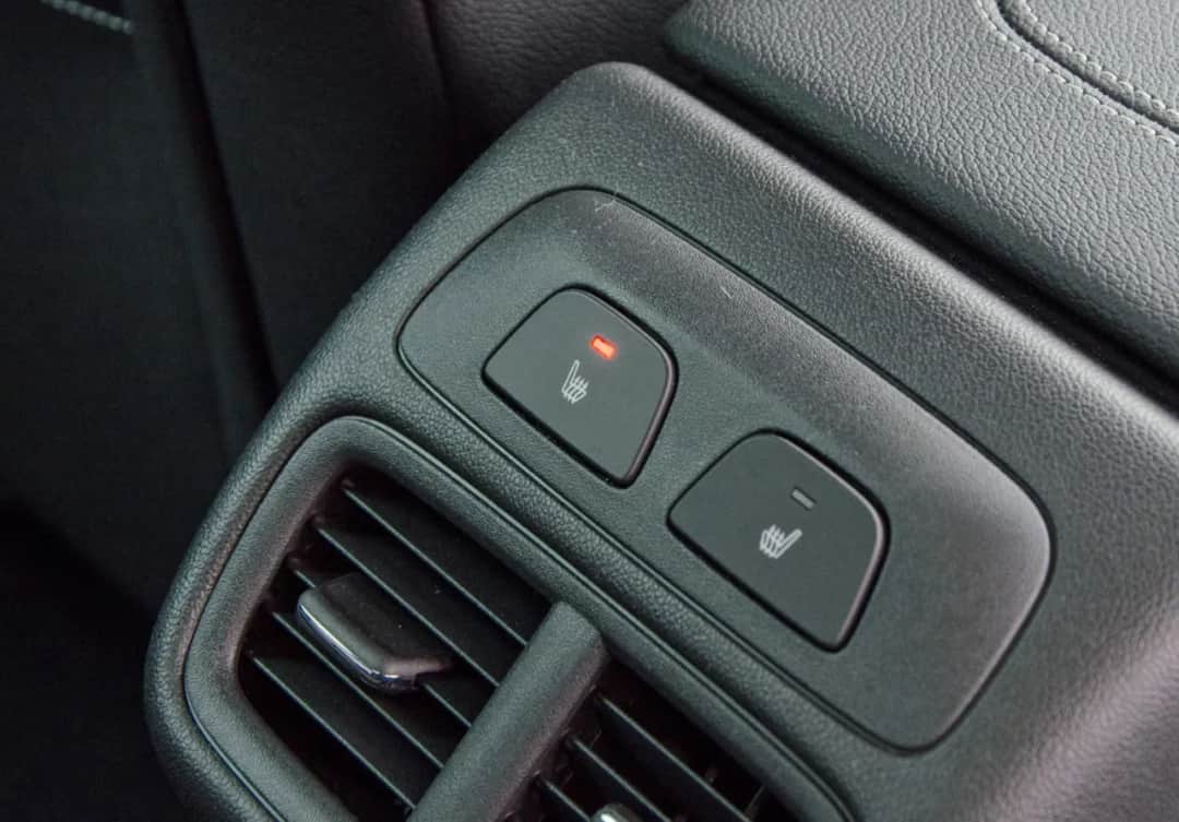 Podgrzewane fotele czy warto? Zobacz zalety i wady tej funkcji