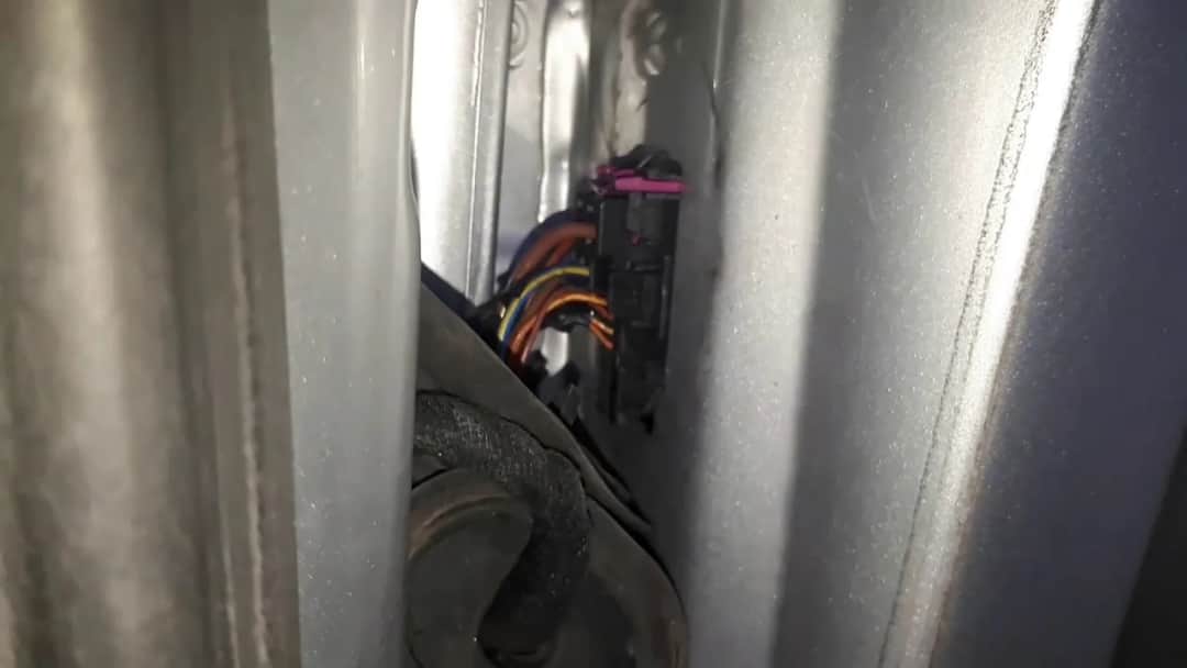 Problemy z wiązką elektryczną drzwi Audi A4 B6 i ich rozwiązania